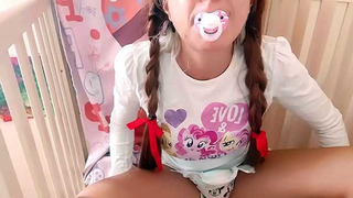 The daddy's lil girl has learned to suck! Daughter blows her dad